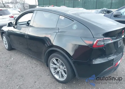 2023 Tesla Model Y Awd/Long Range Dual Motor All-Wheel Drive z USA, uszkodzony, nr VIN 7SAYGDEE3PA180998